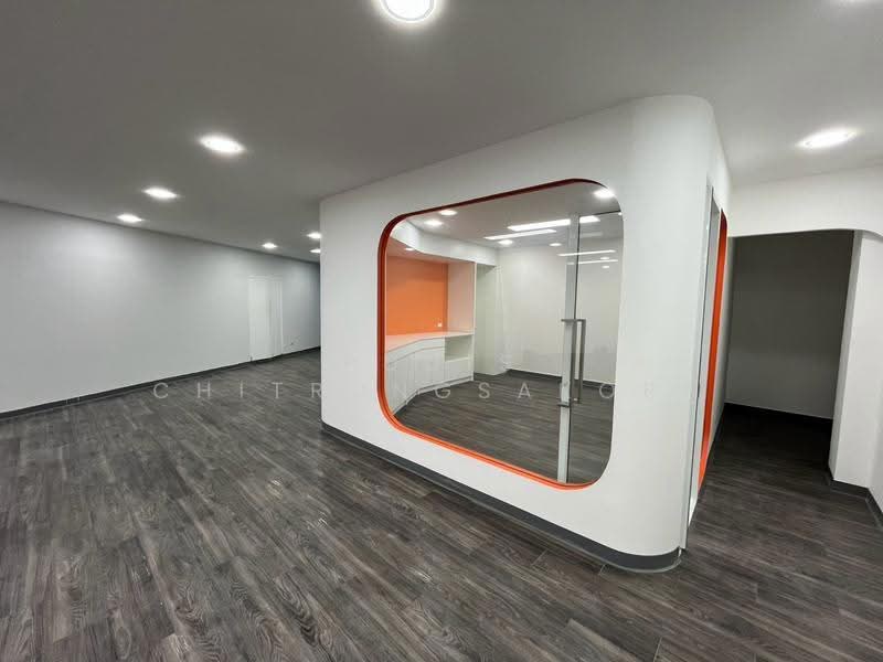3-Storey Showroom for Rent – Naradhiwas Rajanagarindra | Sathorn | Prime Commercial Location, Bangkok, Thung Maha Mek, Sathon, Bangkok, , 1,200 sqm, Office Space For Rent, by Pudis Chitrungsakorn, 500517891 - DDproperty.com