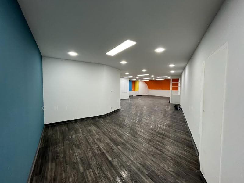 โชว์รูม 3 ชั้นให้เช่า ถ.นราธิวาสราชนครินทร์ – สาทร ทำเล Prime Location, กรุงเทพ, ทุ่งมหาเมฆ, สาทร, กรุงเทพ, 1,200 ตร.ม., สำนักงาน ให้เช่า, โดย Pudis Chitrungsakorn, 500517891 - DDproperty.com