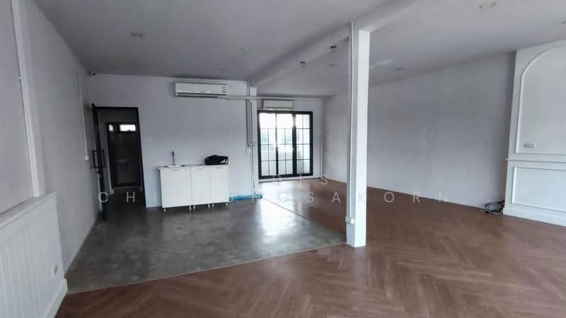 2-Storey Commercial Building for Rent – Chan Road, Bangkok, Thung Wat Don, Sathon, Bangkok, , 248 sqm, Shophouse For Rent, by Pudis Chitrungsakorn, 500517902 - DDproperty.com