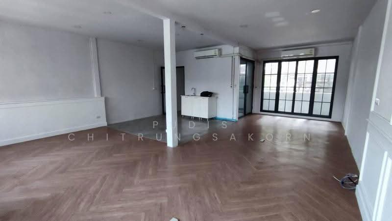 2-Storey Commercial Building for Rent – Chan Road, Bangkok, Thung Wat Don, Sathon, Bangkok, , 248 sqm, Shophouse For Rent, by Pudis Chitrungsakorn, 500517902 - DDproperty.com