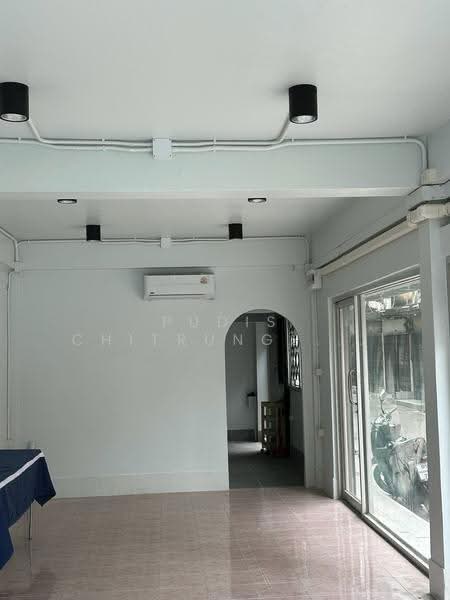 4-Storey Corner Commercial Building for Rent – Chan Road | Naradhiwas Rajanagarindra | Sathu Pradit, Bangkok, Thung Wat Don, Sathon, Bangkok, , 180 sqm, Shophouse For Rent, by Pudis Chitrungsakorn, 500517907 - DDproperty.com