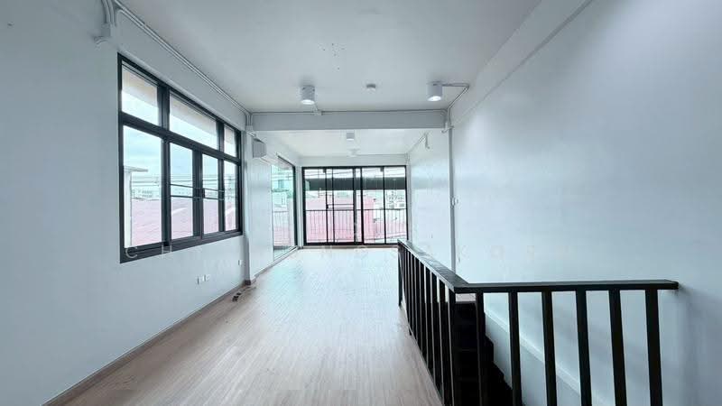 4-Storey Corner Commercial Building for Rent – Chan Road | Naradhiwas Rajanagarindra | Sathu Pradit, Bangkok, Thung Wat Don, Sathon, Bangkok, , 180 sqm, Shophouse For Rent, by Pudis Chitrungsakorn, 500517907 - DDproperty.com