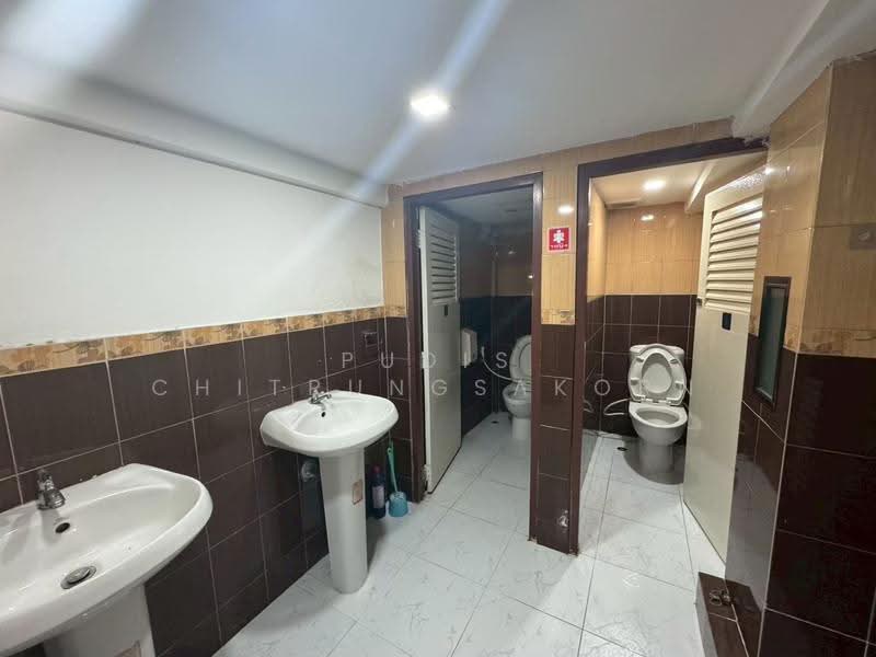 4-Storey Commercial Building (2 Connected Units) for Rent – Phahon Yothin, Ha Yaek Lat Phrao, Bangkok, Jom Phon, Chatuchak, Bangkok, , 400 sqm, Shophouse For Rent, by Pudis Chitrungsakorn, 500517930 - DDproperty.com