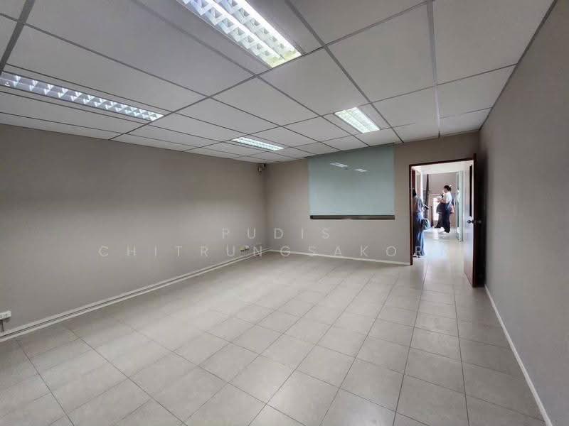 4.5-Storey Commercial Building for Rent – Thetsaban Songkhro Road, Chatuchak – Prachachuen, Bangkok, Lat Yao, Chatuchak, Bangkok, , 550 sqm, Shophouse For Rent, by Pudis Chitrungsakorn, 500517945 - DDproperty.com