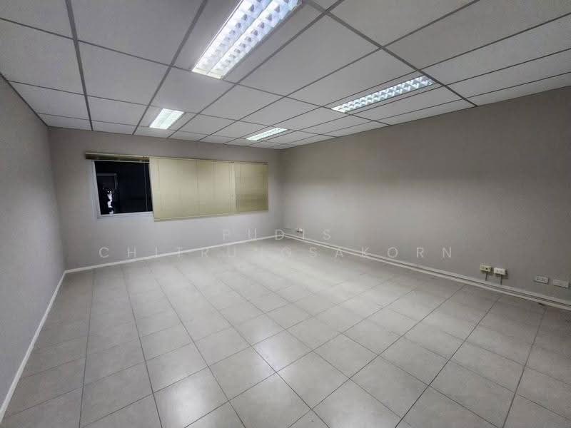 4.5-Storey Commercial Building for Rent – Thetsaban Songkhro Road, Chatuchak – Prachachuen, Bangkok, Lat Yao, Chatuchak, Bangkok, , 550 sqm, Shophouse For Rent, by Pudis Chitrungsakorn, 500517945 - DDproperty.com