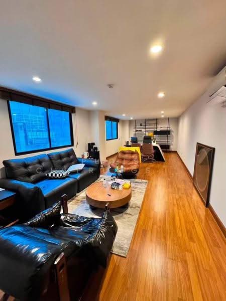 7-Storey Office Building for Rent – Ratchada, Sutthisan, Bangkok, Samsen Nok, Huai Khwang, Bangkok, , 2,000 sqm, Office Space For Rent, by Pudis Chitrungsakorn, 500517995 - DDproperty.com