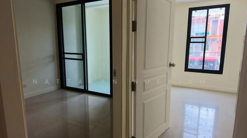 หมู่บ้านร็อคการ์เด้น-สุวรรณภูมิ, Bangkok, Thab Yao, Lat Krabang, Bangkok, 3 Bedrooms, 130 sqm, Townhouse For Sale, by Nattakan nueaiam, 500518000 - DDproperty.com