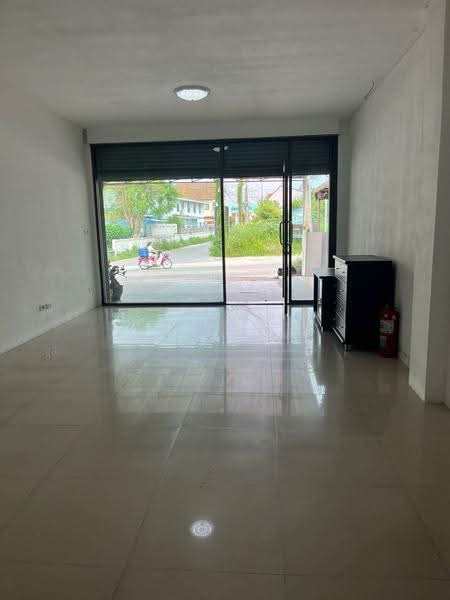 อาคารพาณิชย์ 3 ชั้น ห้องริม 31 ตร.ว, Chon Buri (Pattaya), Surasak, Si Racha, Chon Buri (Pattaya), , 124 sqm, Shophouse For Sale, by สุดารัตน์ พรมแพง, 500518058 - DDproperty.com