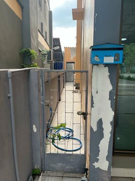 อาคารพาณิชย์ 3 ชั้น ห้องริม 31 ตร.ว, Chon Buri (Pattaya), Surasak, Si Racha, Chon Buri (Pattaya), , 124 sqm, Shophouse For Sale, by สุดารัตน์ พรมแพง, 500518058 - DDproperty.com