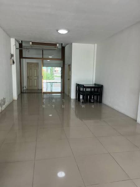 อาคารพาณิชย์ 3 ชั้น ห้องริม 31 ตร.ว, Chon Buri (Pattaya), Surasak, Si Racha, Chon Buri (Pattaya), , 124 sqm, Shophouse For Sale, by สุดารัตน์ พรมแพง, 500518058 - DDproperty.com