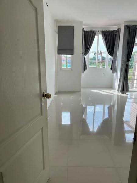 อาคารพาณิชย์ 3 ชั้น ห้องริม 31 ตร.ว, Chon Buri (Pattaya), Surasak, Si Racha, Chon Buri (Pattaya), , 124 sqm, Shophouse For Sale, by สุดารัตน์ พรมแพง, 500518058 - DDproperty.com