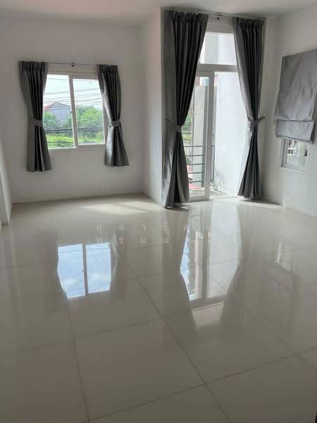 อาคารพาณิชย์ 3 ชั้น ห้องริม 31 ตร.ว, Chon Buri (Pattaya), Surasak, Si Racha, Chon Buri (Pattaya), , 124 sqm, Shophouse For Sale, by สุดารัตน์ พรมแพง, 500518058 - DDproperty.com