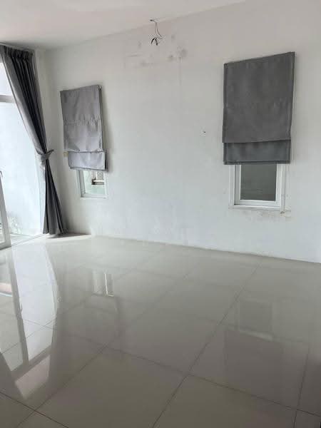 อาคารพาณิชย์ 3 ชั้น ห้องริม 31 ตร.ว, Chon Buri (Pattaya), Surasak, Si Racha, Chon Buri (Pattaya), , 124 sqm, Shophouse For Sale, by สุดารัตน์ พรมแพง, 500518058 - DDproperty.com