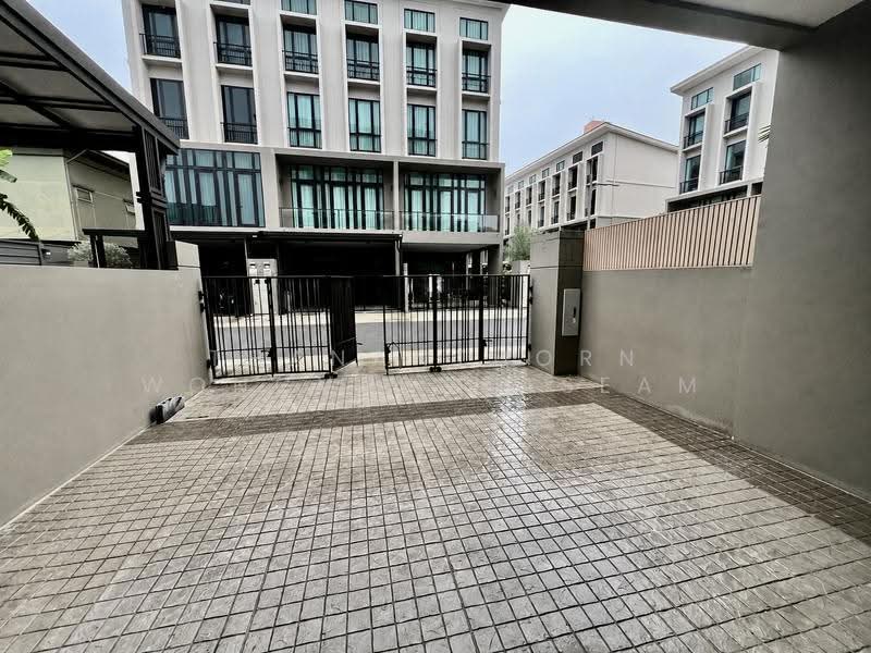 Patio Ratchayothin, Bangkok, Phahonyothin 32, Chan Kasem, Chatuchak, Bangkok, 3 Bedrooms, 263 sqm, Townhouse For Sale, by Thananthorn Wongvarnkaseam, 500518070 - DDproperty.com