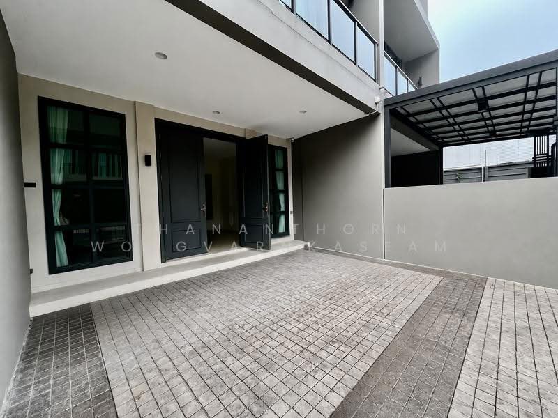 Patio Ratchayothin, Bangkok, Phahonyothin 32, Chan Kasem, Chatuchak, Bangkok, 3 Bedrooms, 263 sqm, Townhouse For Sale, by Thananthorn Wongvarnkaseam, 500518070 - DDproperty.com