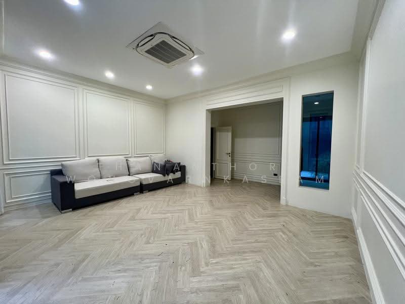 Patio Ratchayothin, Bangkok, Phahonyothin 32, Chan Kasem, Chatuchak, Bangkok, 3 Bedrooms, 263 sqm, Townhouse For Sale, by Thananthorn Wongvarnkaseam, 500518070 - DDproperty.com