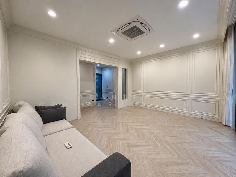 Patio Ratchayothin, Bangkok, Phahonyothin 32, Chan Kasem, Chatuchak, Bangkok, 3 Bedrooms, 263 sqm, Townhouse For Sale, by Thananthorn Wongvarnkaseam, 500518070 - DDproperty.com