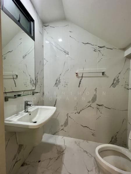 Patio Ratchayothin, Bangkok, Phahonyothin 32, Chan Kasem, Chatuchak, Bangkok, 3 Bedrooms, 263 sqm, Townhouse For Sale, by Thananthorn Wongvarnkaseam, 500518070 - DDproperty.com