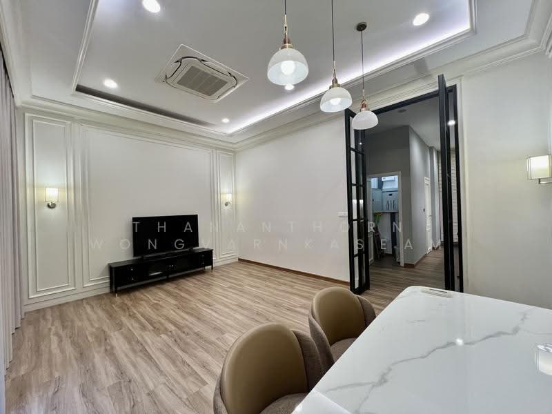 Patio Ratchayothin, Bangkok, Phahonyothin 32, Chan Kasem, Chatuchak, Bangkok, 3 Bedrooms, 263 sqm, Townhouse For Sale, by Thananthorn Wongvarnkaseam, 500518070 - DDproperty.com