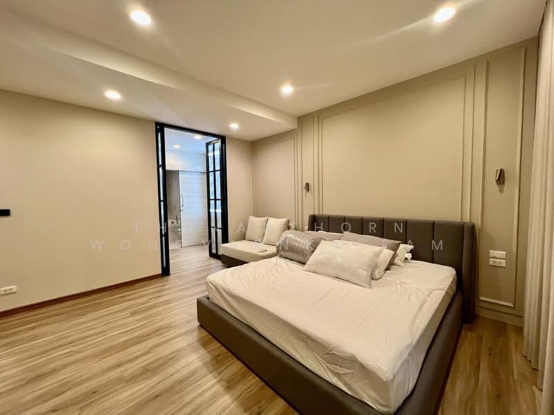 Patio Ratchayothin, Bangkok, Phahonyothin 32, Chan Kasem, Chatuchak, Bangkok, 3 Bedrooms, 263 sqm, Townhouse For Sale, by Thananthorn Wongvarnkaseam, 500518070 - DDproperty.com