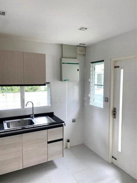 Mantana Motorway-New Krungthepkreetha, Bangkok, Phatthana Chonnabot 4 Road, Khlong Song Ton Nun, Lat Krabang, Bangkok, 3 Bedrooms, 223 sqm, Single Detached House For Rent, by นัฐพงค์ มณีอัครเนตร, 500518081 - DDproperty.com