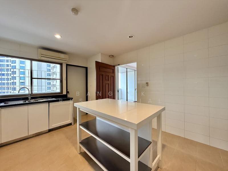 Dera Mansion, Bangkok, 23 Soi Sukhumvit 18, Khlong Toei, Bangkok, 4 Bedrooms, 650 sqm, Apartment For Rent, by Bangkok Residential, 500518132 - DDproperty.com