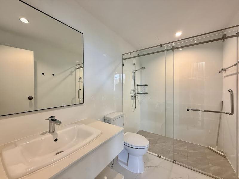 Dera Mansion, Bangkok, 23 Soi Sukhumvit 18, Khlong Toei, Bangkok, 4 Bedrooms, 650 sqm, Apartment For Rent, by Bangkok Residential, 500518132 - DDproperty.com