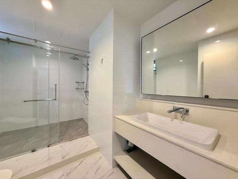 Dera Mansion, Bangkok, 23 Soi Sukhumvit 18, Khlong Toei, Bangkok, 4 Bedrooms, 650 sqm, Apartment For Rent, by Bangkok Residential, 500518132 - DDproperty.com