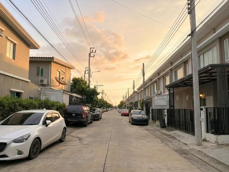 Pruksa Ville 105/1 Ramintra-Phayasuren, Bangkok, Bang Chun, Khlong Sam Wa, Bangkok, 3 Bedrooms, 120 sqm, Townhouse For Sale, by Punpapa Rassamee, 500518209 - DDproperty.com