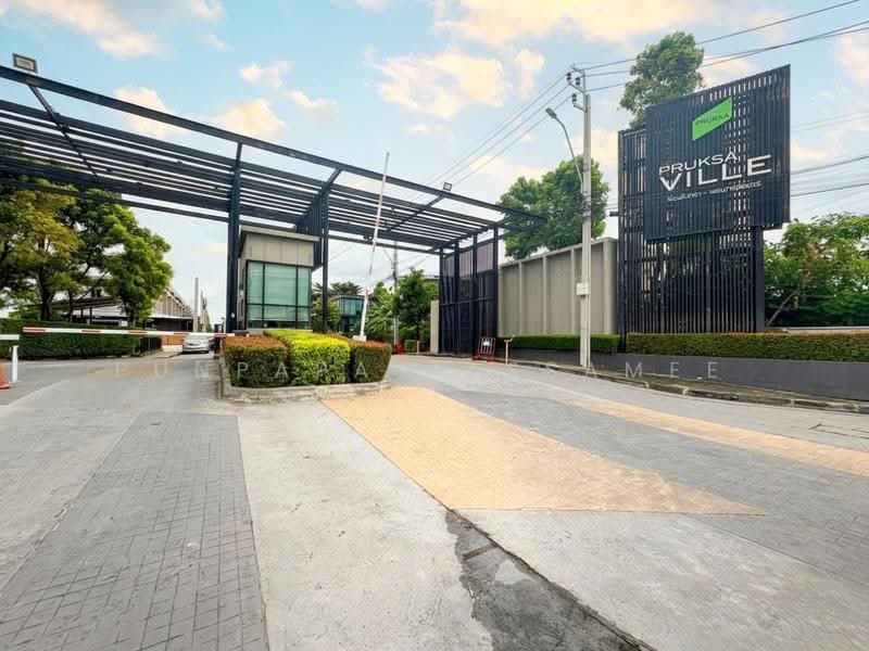 Pruksa Ville 105/1 Ramintra-Phayasuren, Bangkok, Bang Chun, Khlong Sam Wa, Bangkok, 3 Bedrooms, 120 sqm, Townhouse For Sale, by Punpapa Rassamee, 500518209 - DDproperty.com