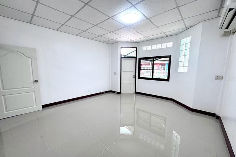 Yoo Charoen พหลโยธิน 40, Bangkok, ถนนพหลโยธิน, Sena Nikhom, Chatuchak, Bangkok, 2 Bedrooms, 110 sqm, Townhouse For Sale, by คุณปิ่น, 500518257 - DDproperty.com