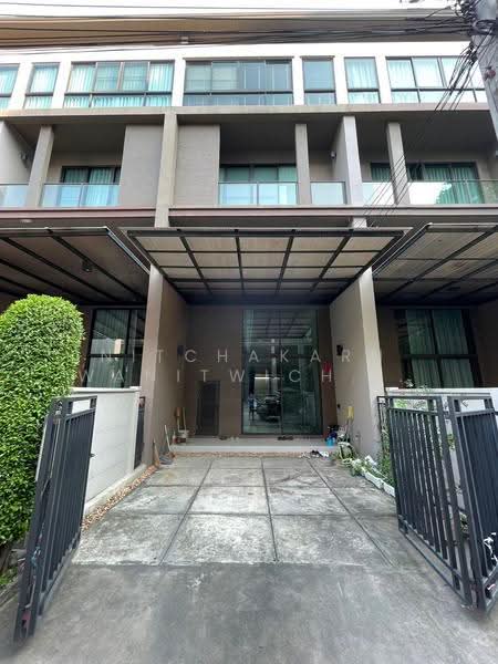 Baan Klang Muang Ratchayothin, Bangkok, 464 Phahonyothin Alley, Sena Nikhom, Chatuchak, Bangkok, 3 Bedrooms, 263 sqm, Townhouse For Sale, by Nitchakarn Wanitwichakornkit, 500518465 - DDproperty.com