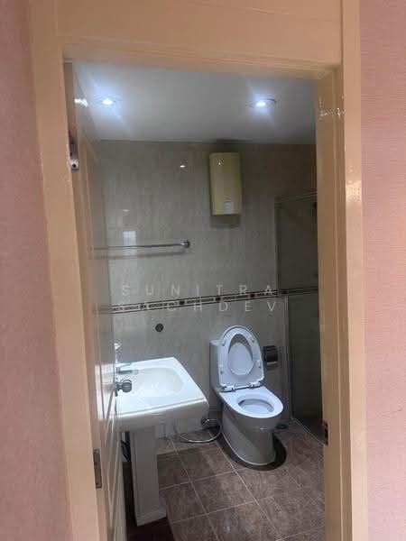 The Waterford Diamond Tower Sukhumvit, Bangkok, 758/18 Soi Sukhumvit 30/1, Sukhumvit Road, Khlong Toei, Bangkok, 3 Bedrooms, 147 sqm, Condo For Rent, by Sunitra Sachdev, 500518602 - DDproperty.com