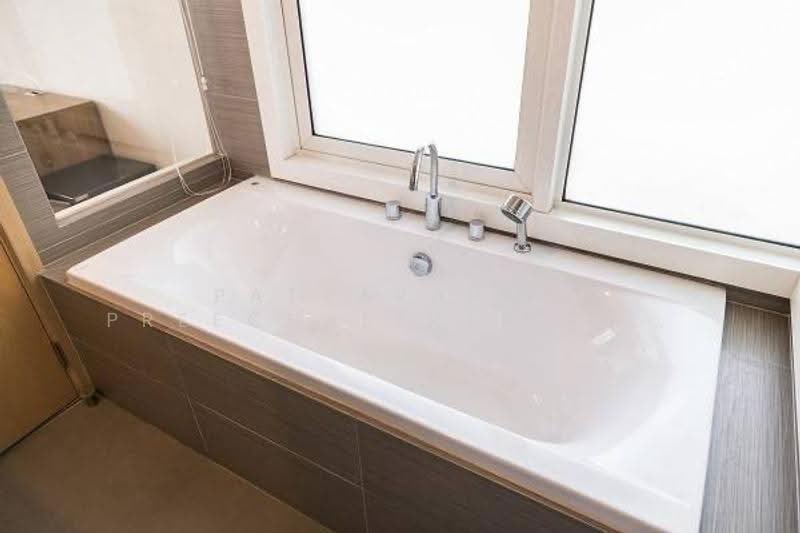 Siri At Sukhumvit, Bangkok, 902 Sukhumvit Road, Phra Kanong, Khlong Toei, Bangkok, 2 Bedrooms, 73 sqm, Condo For Rent, by Pattarapon Preechalertpiriya, 500518735 - DDproperty.com