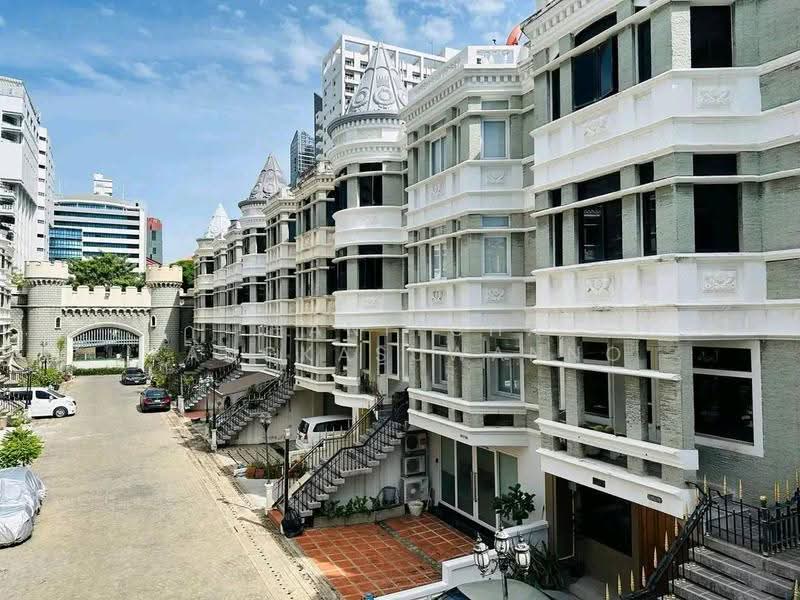 ทาวน์โฮม CHicha Castle สุขุมวิท31 เขตวัฒนา, Bangkok, Khlong Tan Nua, Watthana, Bangkok, 4 Bedrooms, 350 sqm, Townhouse For Rent, by Thanitcha Kangkasuwanno, 500518776 - DDproperty.com