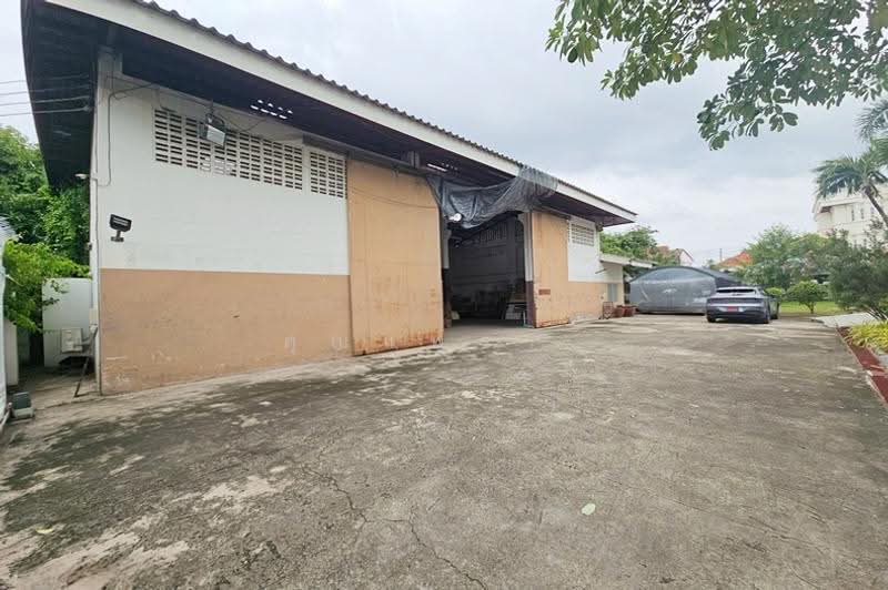 ขายบ้านเดี่ยว 2 ชั้น 418 ตร.ว. กำแพงเพชร 6 หลักสี่–แจ้งวัฒนะ ใกล้สนามบินดอนเมือง, Bangkok, ถนนกำแพงเพชร 6, Thung Song Hong, Lak Si, Bangkok, 4 Bedrooms, 420 sqm, Single Detached House For Sale, by คุณแพรว, 500518826 - DDproperty.com