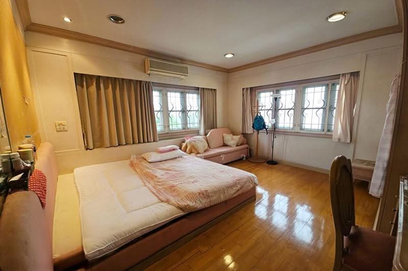 ขายบ้านเดี่ยว 2 ชั้น 418 ตร.ว. กำแพงเพชร 6 หลักสี่–แจ้งวัฒนะ ใกล้สนามบินดอนเมือง, กรุงเทพ, ถนนกำแพงเพชร 6, ทุ่งสองห้อง, หลักสี่, กรุงเทพ, 420 ตร.ม., บ้านเดี่ยว ขาย, โดย คุณแพรว, 500518826 - DDproperty.com