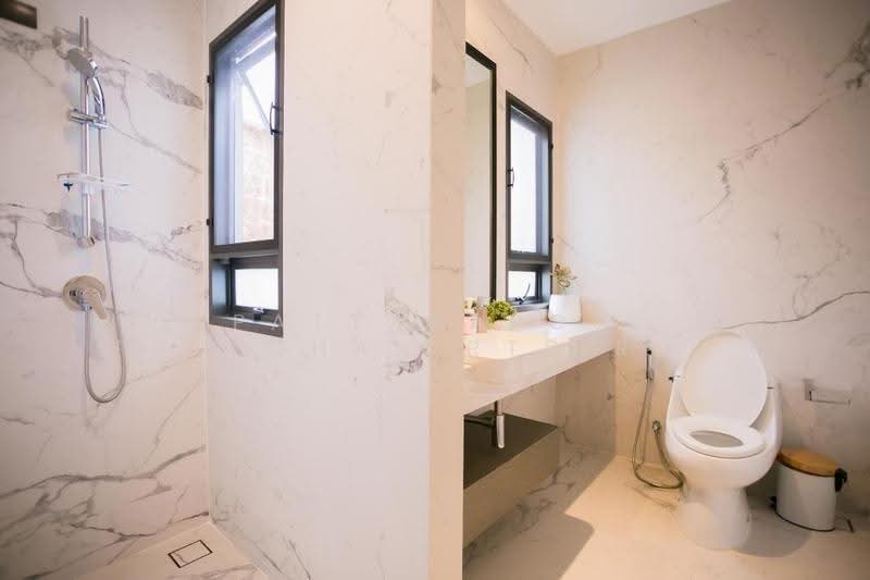 The Gentry Ekamai-Ladprao, Bangkok, 90 Soi Ladprao 94, Phlapphla, Wang Thonglang, Bangkok, 3 Bedrooms, 380 sqm, Single Detached House For Rent, by Pattarapon Preechalertpiriya, 500518876 - DDproperty.com