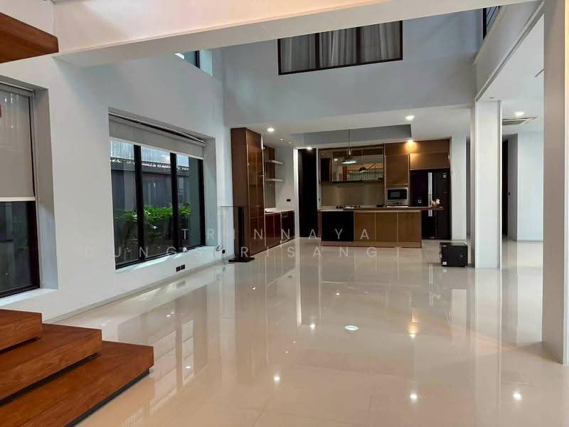 5-BR Villa, Bangkok, Phra Kanong Nua, Watthana, Bangkok, 5 Bedrooms, 700 sqm, Villa For Rent, by Trinnaya Dungsirisangthong, 500518964 - DDproperty.com