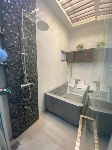 6-BR House, Bangkok, Khlong Chaokhun Sing, Wang Thonglang, Bangkok, 6 Bedrooms, 280 sqm, Single Detached House For Sale, by Trinnaya Dungsirisangthong, 500518989 - DDproperty.com