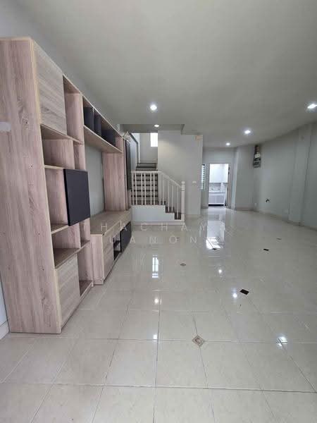Baan Klang Muang Swiss Town Kaset-Nawamin, Bangkok, Soi Moobaan Klang Mueng, Chorake Bua, Lat Phrao, Bangkok, 3 Bedrooms, 205 sqm, Townhouse For Sale, by Thachaya Buanong, 500519041 - DDproperty.com