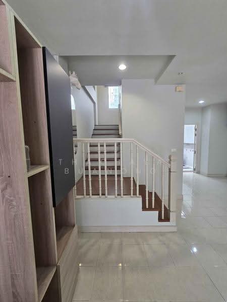 Baan Klang Muang Swiss Town Kaset-Nawamin, Bangkok, Soi Moobaan Klang Mueng, Chorake Bua, Lat Phrao, Bangkok, 3 Bedrooms, 205 sqm, Townhouse For Sale, by Thachaya Buanong, 500519041 - DDproperty.com