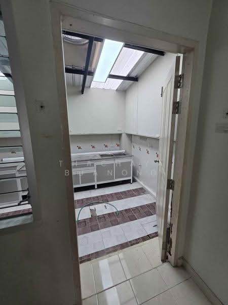 Baan Klang Muang Swiss Town Kaset-Nawamin, Bangkok, Soi Moobaan Klang Mueng, Chorake Bua, Lat Phrao, Bangkok, 3 Bedrooms, 205 sqm, Townhouse For Sale, by Thachaya Buanong, 500519041 - DDproperty.com