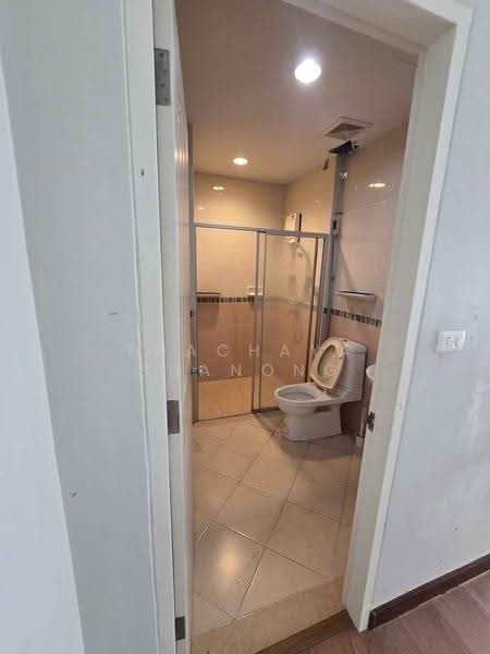Baan Klang Muang Swiss Town Kaset-Nawamin, Bangkok, Soi Moobaan Klang Mueng, Chorake Bua, Lat Phrao, Bangkok, 3 Bedrooms, 205 sqm, Townhouse For Sale, by Thachaya Buanong, 500519041 - DDproperty.com