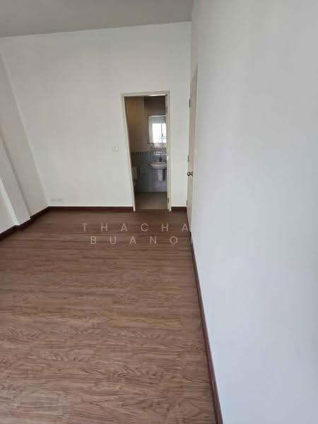 Baan Klang Muang Swiss Town Kaset-Nawamin : บ้านกลางเมือง สวิสทาวน์ เกษตร-นวมินทร์, กรุงเทพ, ซอยหมู่บ้านกลางเมือง, จรเข้บัว, ลาดพร้าว, กรุงเทพ, 205 ตร.ม., ทาวน์เฮ้าส์ ขาย, โดย Thachaya Buanong, 500519041 - DDproperty.com