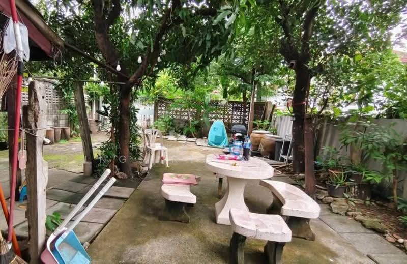 3-BR House, Bangkok, Chan Kasem, Chatuchak, Bangkok, 3 Bedrooms, 150 sqm, Single Detached House For Sale, by Trinnaya Dungsirisangthong, 500519063 - DDproperty.com