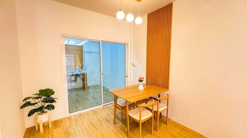 Renovated Townhouse for Sale Khao Talo East Pattaya, Chon Buri (Pattaya), Nong Pru, Bang Lamung (Pattaya), Chon Buri (Pattaya), 2 Bedrooms, 80 sqm, Semi-Detached House (Twin House) For Sale, by PLC real estate, 500519122 - DDproperty.com