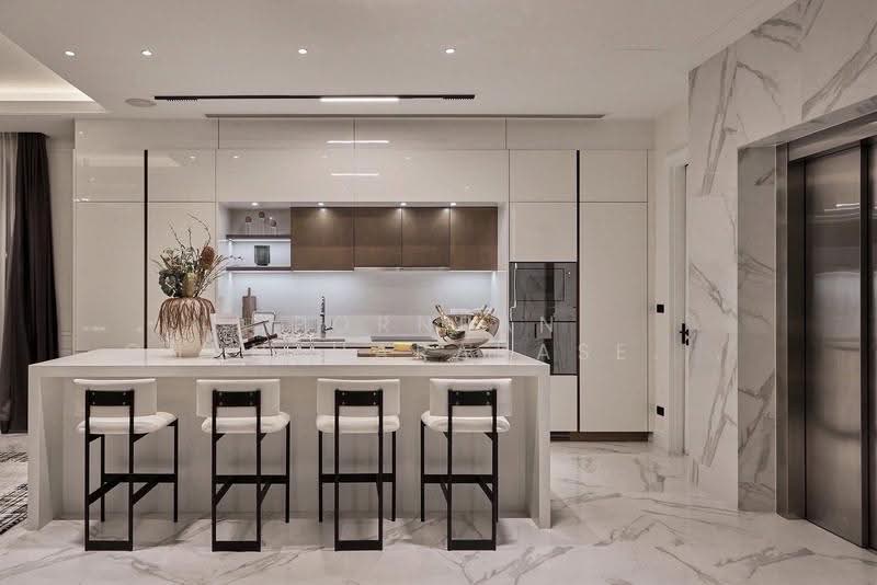 The Boulevard Ekkamai, Bangkok, 98 Soi Prasertdee, Khlong Tan Nua, Watthana, Bangkok, 4 Bedrooms, 500 sqm, Townhouse For Sale, by Pornpan Chantharakasemchai, 500519572 - DDproperty.com