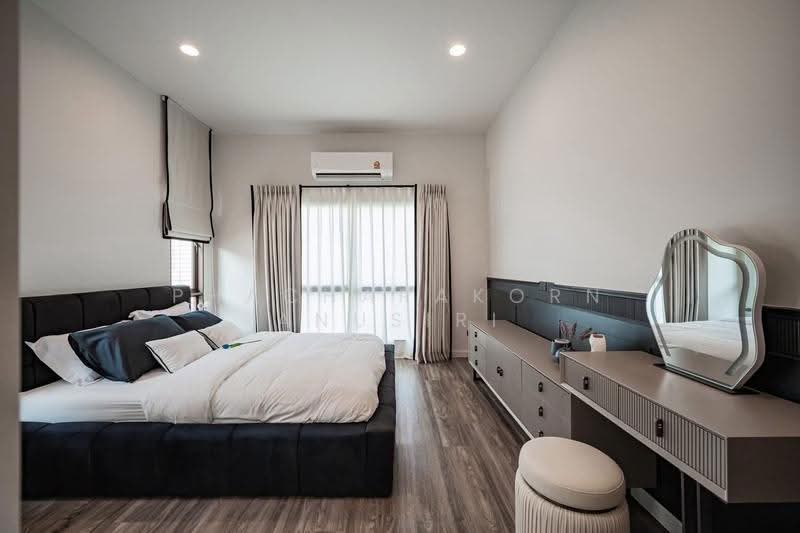Burasiri Krungthep Kreetha, Bangkok, 95 Soi Pracha Ruam Chai, Hua Mak, Bang Kapi, Bangkok, 4 Bedrooms, 238 sqm, Single Detached House For Rent, by Phacharakorn Anusiri, 500519703 - DDproperty.com
