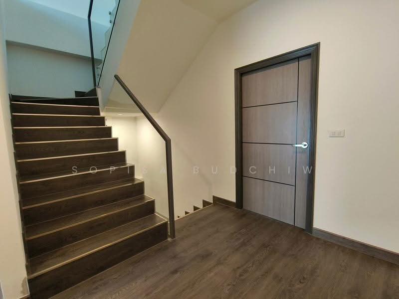 Ekkamai house near BTS Ekkamai. 3-story detached house, Bangkok, Phra Kanong Nua, Watthana, Bangkok, 4 Bedrooms, 330 sqm, Single Detached House For Rent, by Sopisa Budchiw, 500519744 - DDproperty.com